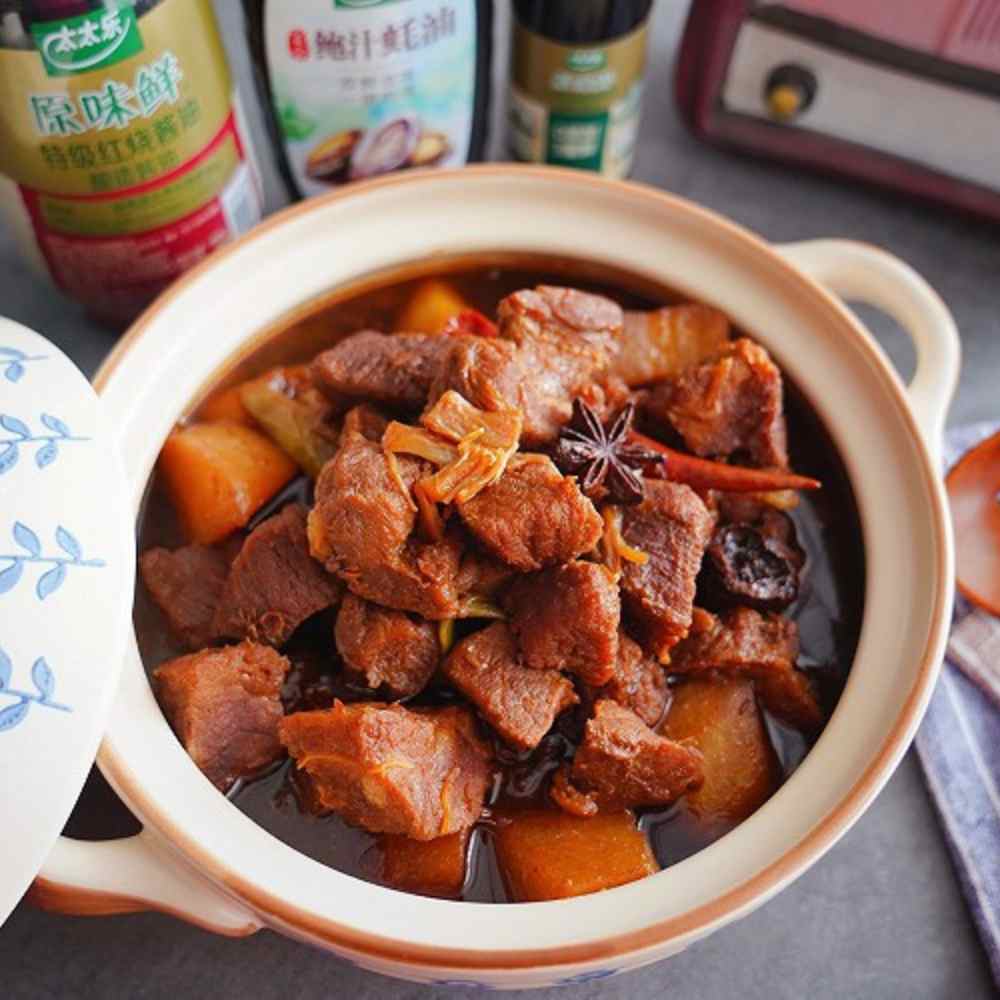 港式瑶柱牛腩煲 Braised Beef Brisket with Radish and Conpoy